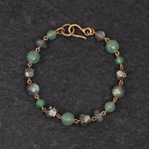 Braccialetto Bracciale Artigianale fatto a mano leggero in Bronzo - Rame Ottone Oro Dorato - con pietre naturali colore verde, grigio e cristalli dorati - Avventurina Labradorite Spectrolite Pirite - Smeraldo - Baco Ortigia - Siracusa