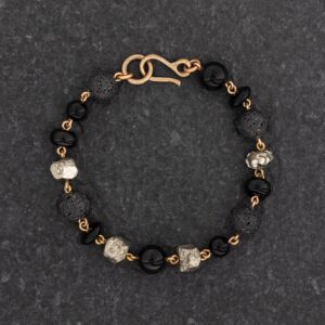 Braccialetto Bracciale Artigianale fatto a mano leggero in Bronzo - Rame Ottone Oro Dorato - con pietre naturali colore nero e cristalli dorati - Onice Pietra Lavica Lava Pirite - Baco Ortigia - Siracusa