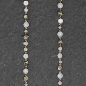 Collana Artigianale fatta a mano Corta in Bronzo - Rame Ottone Oro Dorato - con pietre naturali colore bianco perla e cristalli dorati - Pietra di Luna Lunaria Adularia e Pirite - Baco Ortigia - Siracusa
