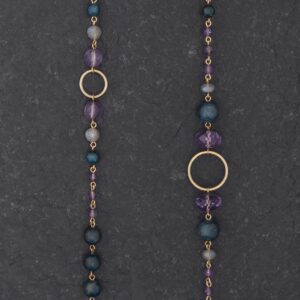 Collana Artigianale fatta a mano Lunga in Bronzo - Rame Ottone Oro Dorato - con pietre naturali colore viola, blu e grigio - Ametista Quarzo Apatite Labradorite Spectrolite - Lapislazzuli Lapis - Design Simmetrico - Cerchi Anelli - Baco Ortigia - Siracusa