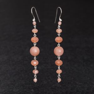 Orecchini Artigianali fatti a mano lunghi leggeri in Argento 925 - Silver - con pietra naturale colore rosa - Pietra di Luna Lunaria Adularia - Baco Ortigia - Siracusa