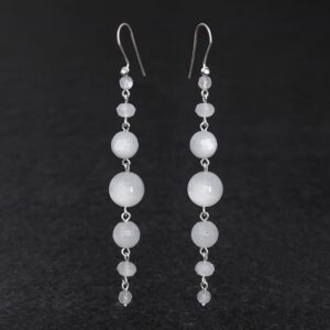 Orecchini Artigianali fatti a mano lunghi leggeri in Argento 925 - Silver - con pietra naturale colore bianco perla - Pietra di Luna Lunaria Adularia - Baco Ortigia - Siracusa