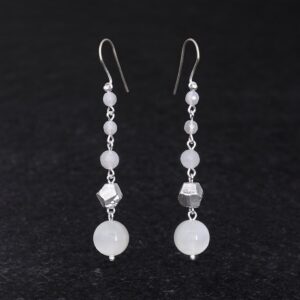 Orecchini Artigianali fatti a mano leggeri in Argento 925 - Silver - con pietra naturale colore bianco perla - Pietra di Luna Lunaria Adularia - Pepite d’Argento Dadini - Baco Ortigia - Siracusa